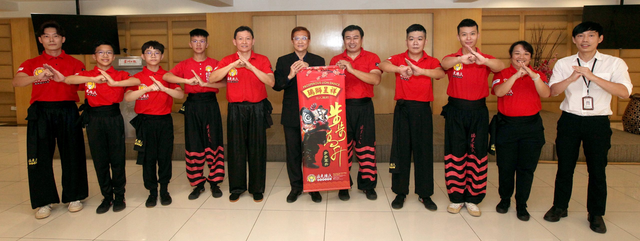 大都会：区尧陈氏醒狮健身学院拜访团