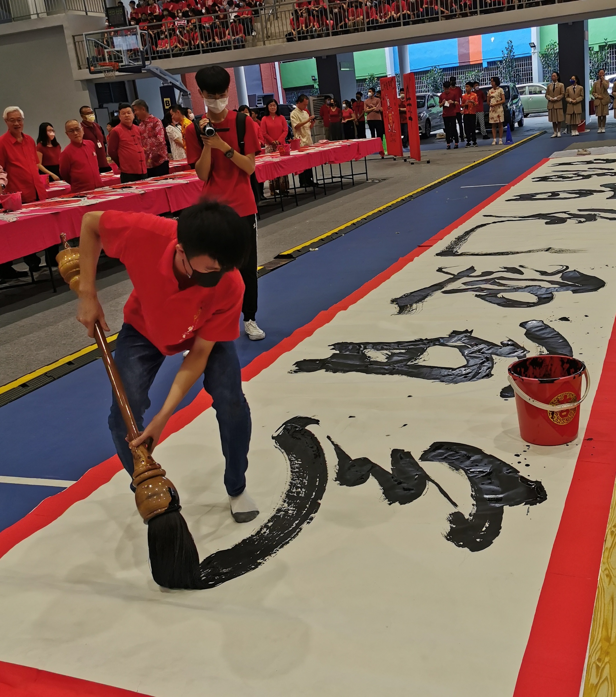 大都会:巴生滨华中学举办“百福百兔迎百年、团团圆圆三代情’迎春活动