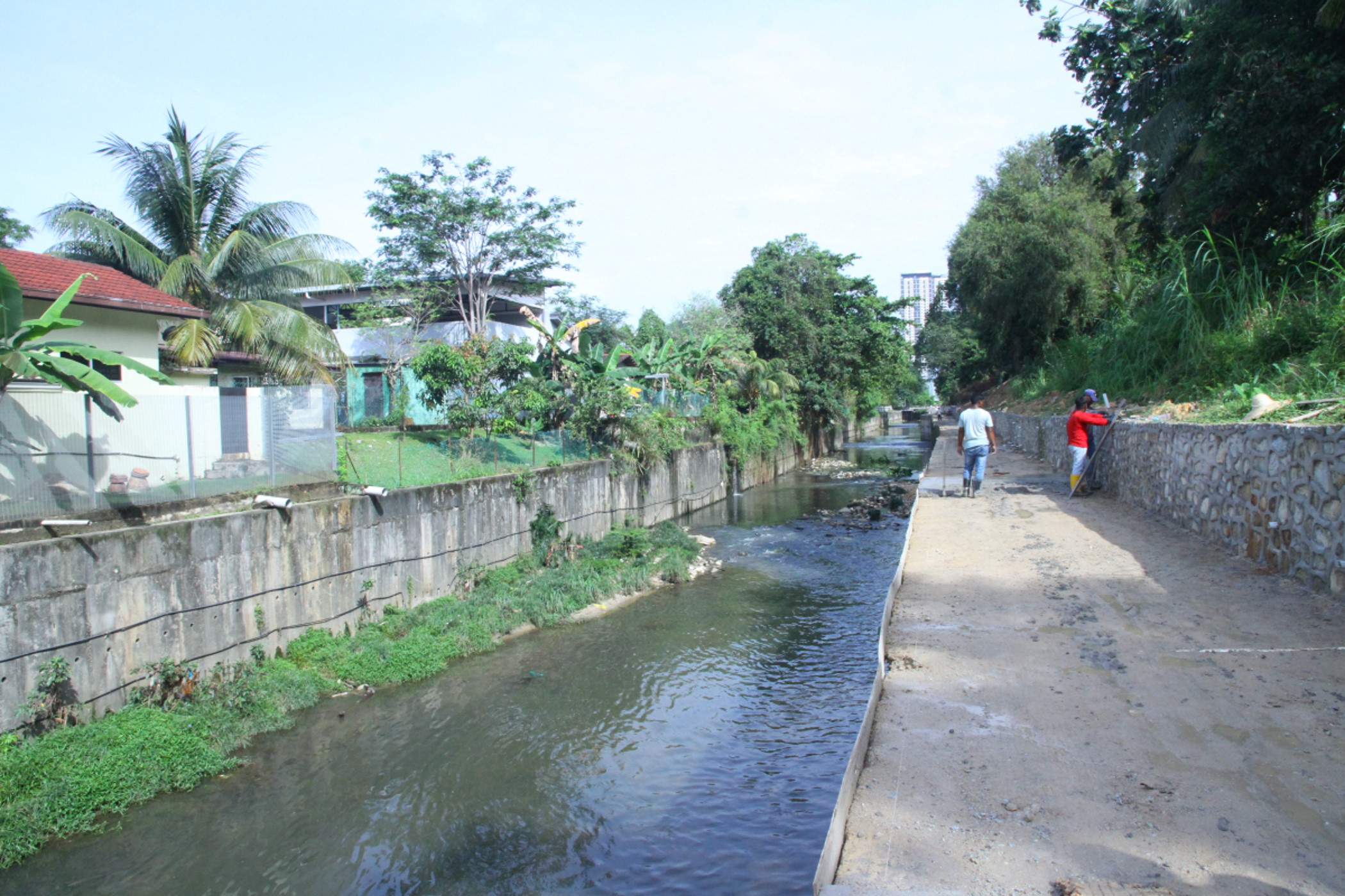 大都会:拉吉夫巡视河畔走道