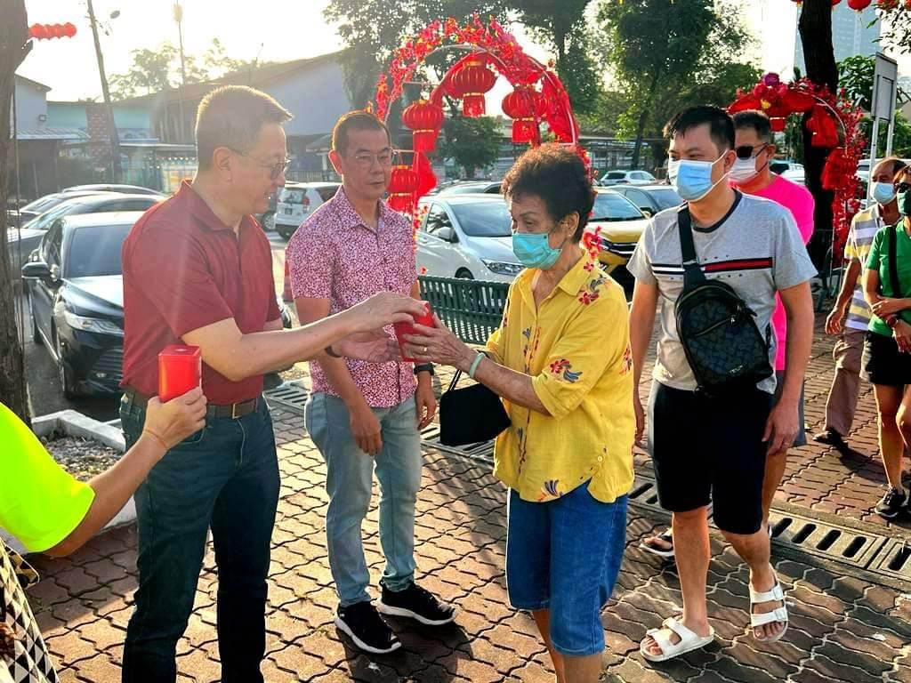 大都会:邓章钦 永安镇巴士亭新春装饰开幕