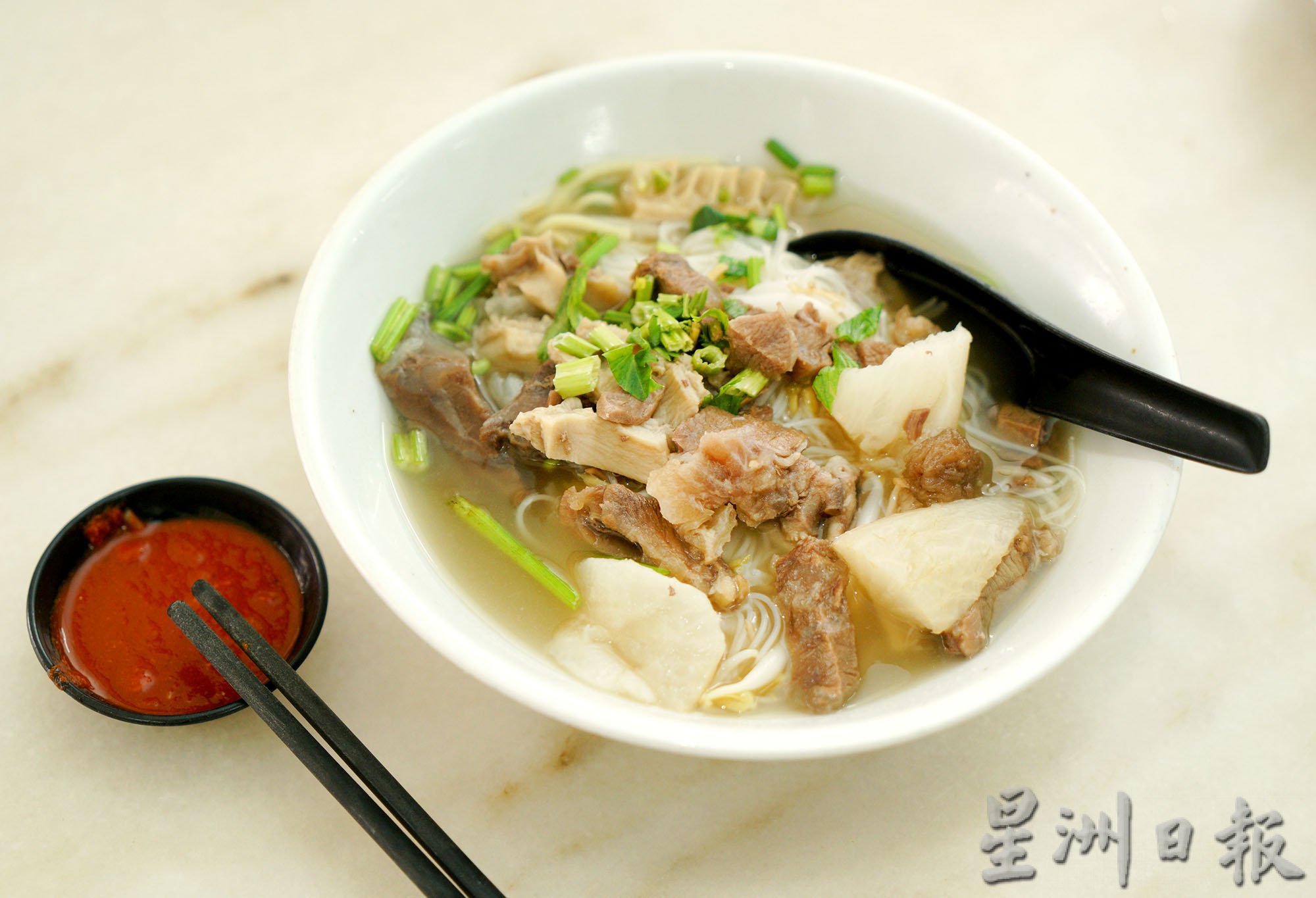 大霹雳封底主文／【人气美食】／新光明牛腩粉 祖传配方古早味浓