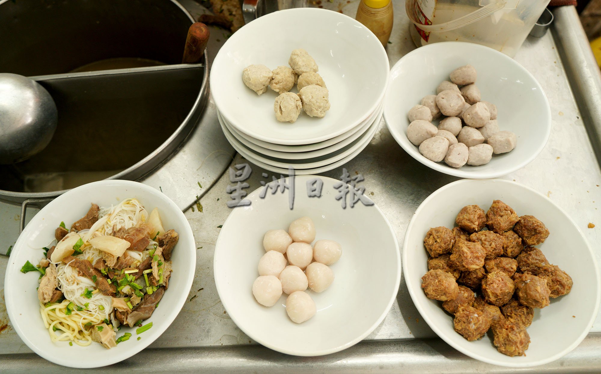 大霹雳封底主文/【人气美食】/新光明牛腩粉 祖传配方古早味浓