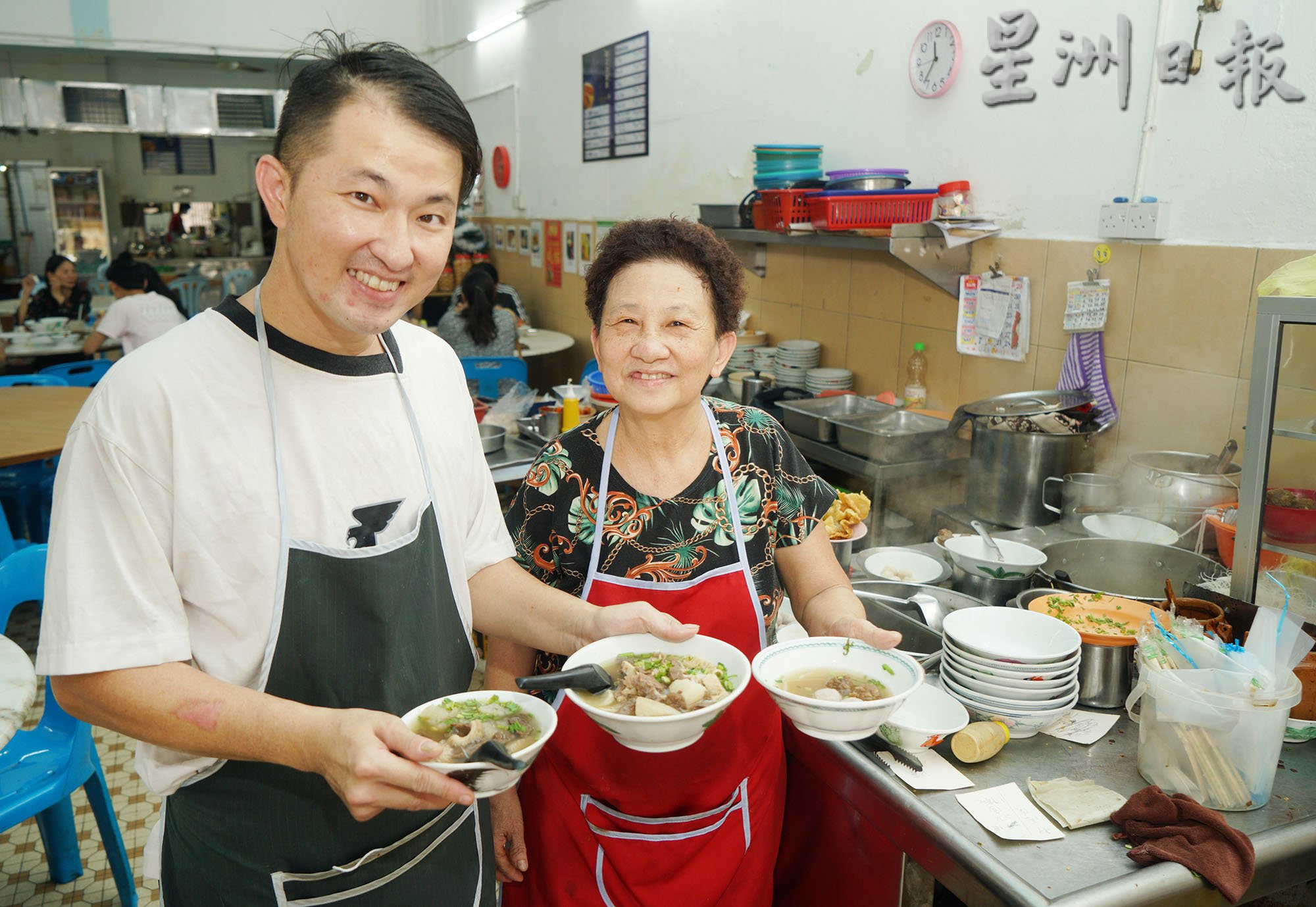 大霹雳封底主文/【人气美食】/新光明牛腩粉 祖传配方古早味浓