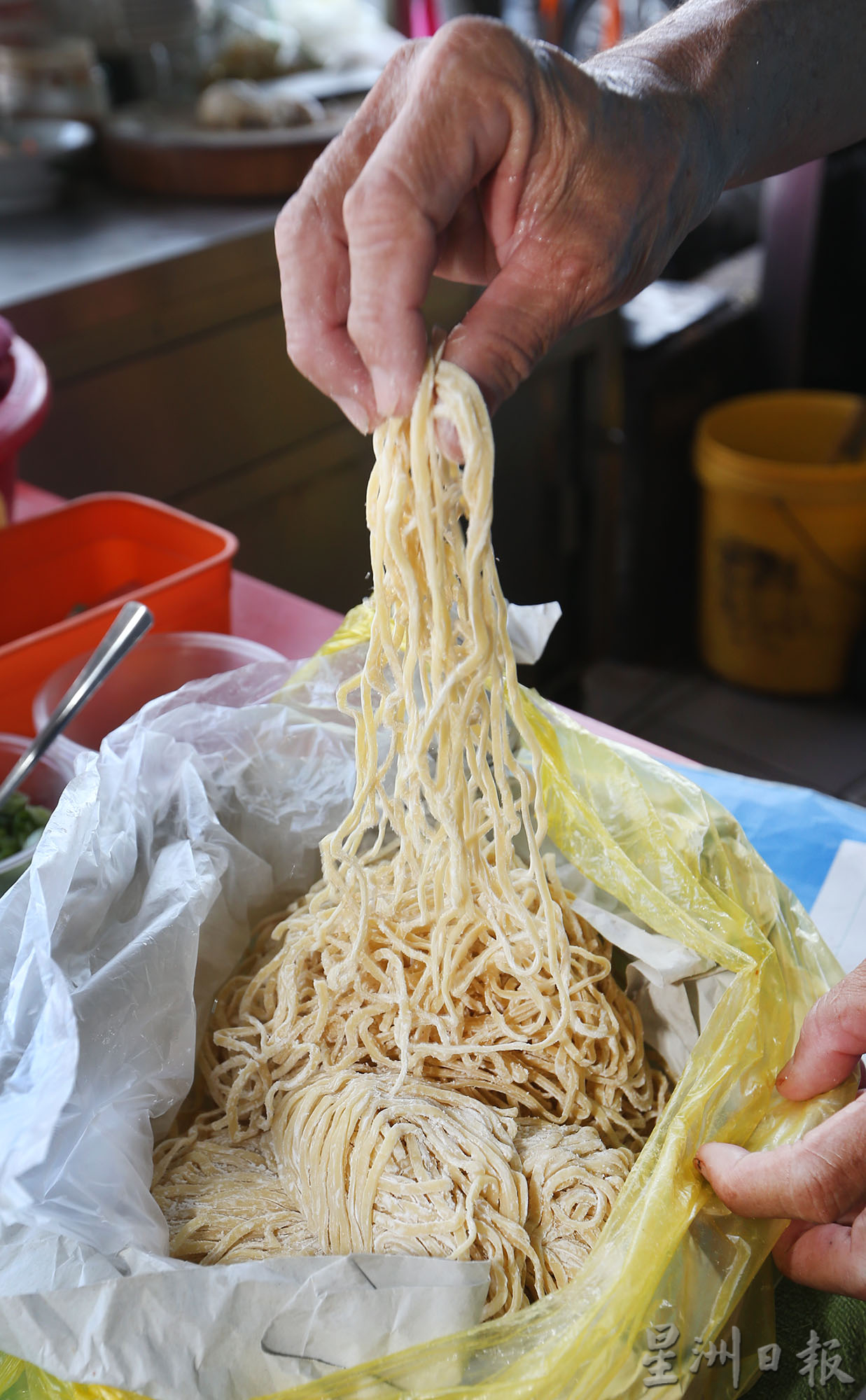 大霹雳封底主文／【人气美食】／百万面