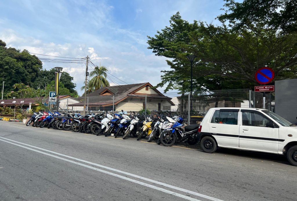 大霹雳焦点/为解决码头乱停车 邦咯码头停车位将收费