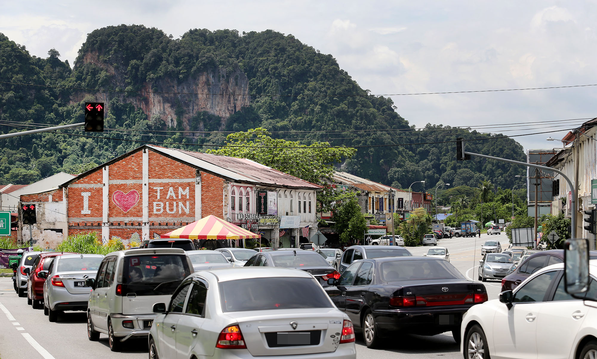 大霹雳焦点／苏丹首相初八与民共庆 霹政府大团拜移师迷失乐园