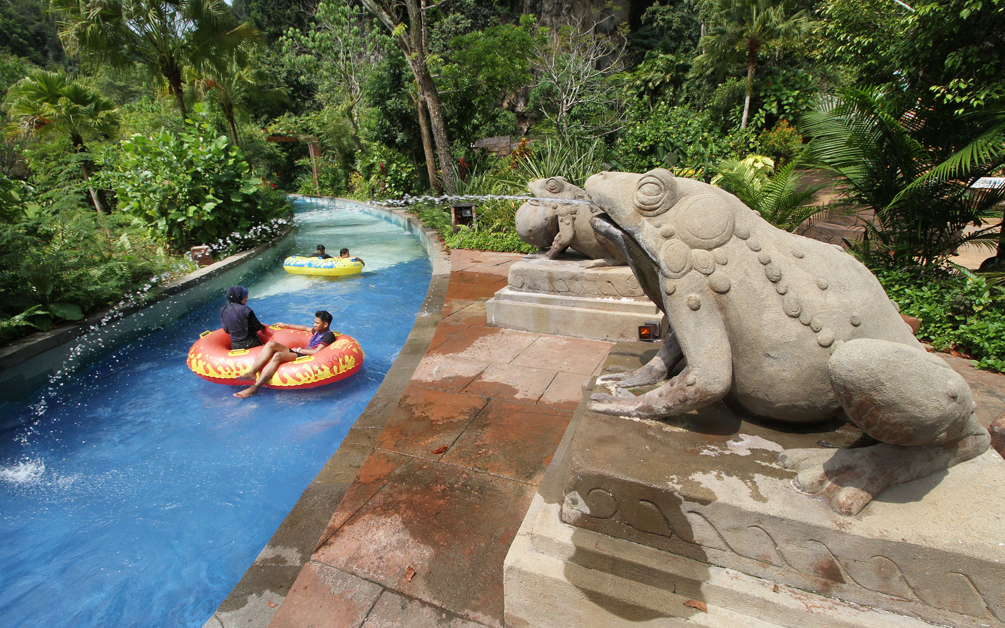 大霹雳焦点／苏丹首相初八与民共庆 霹政府大团拜移师迷失乐园