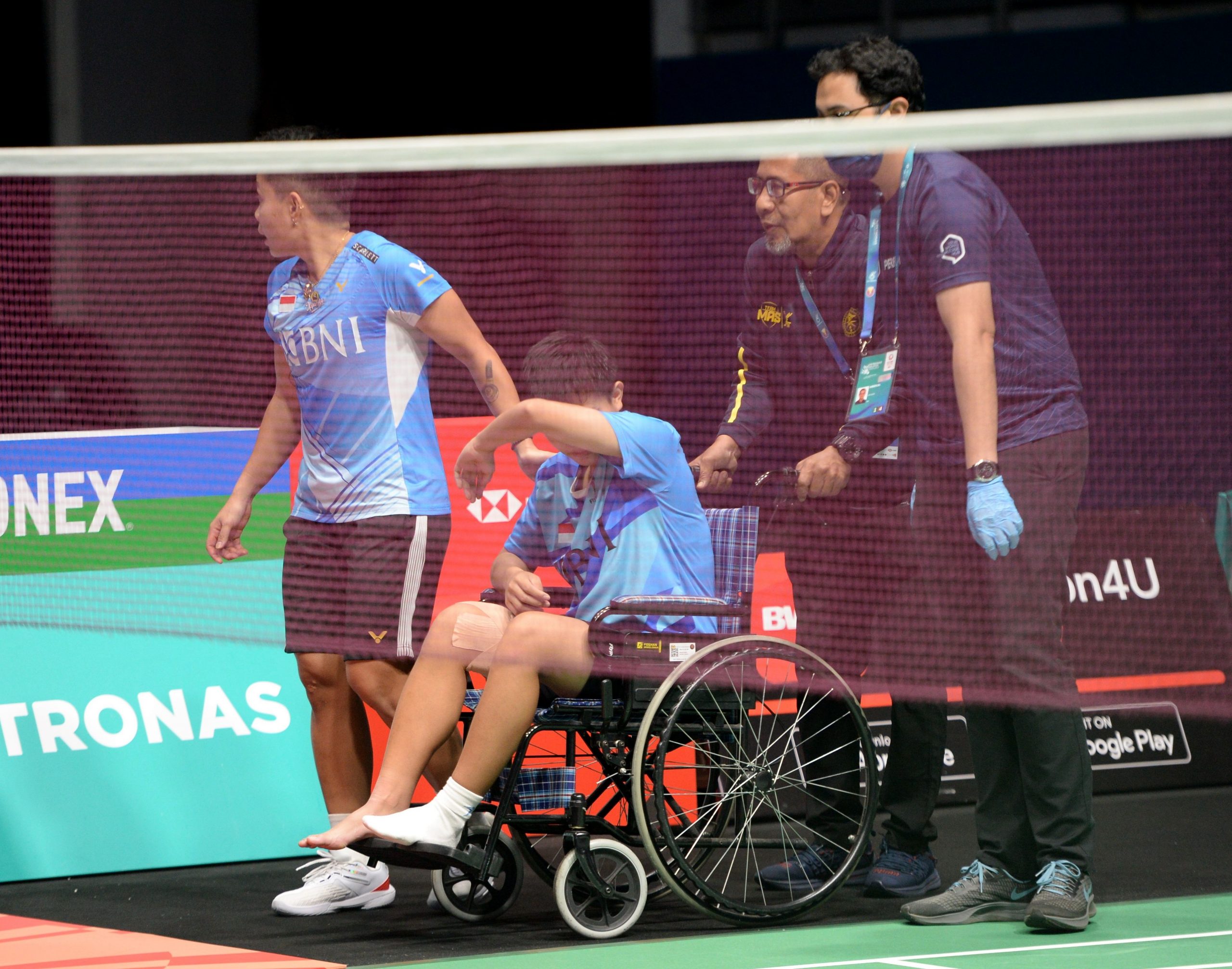 大马羽球超级1000赛| 西蒂法蒂雅受伤退赛 搭档:我们会强势回归