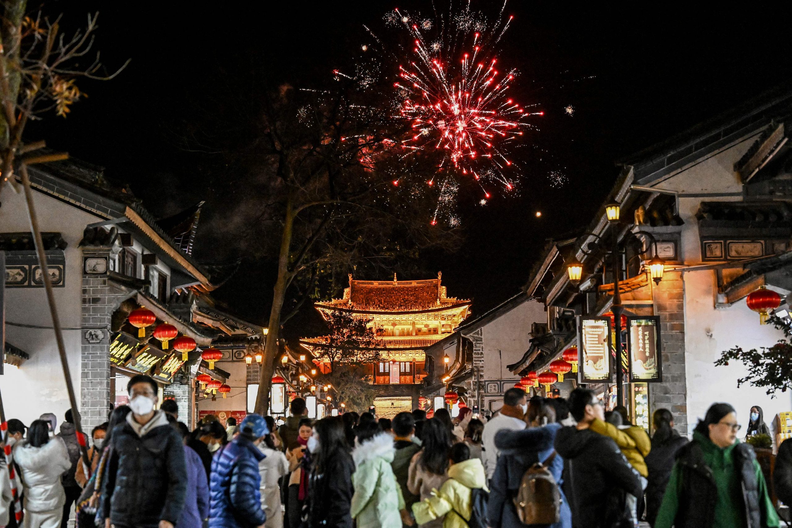 天下事 主文/ 「报复式旅游」攻陷云南海南