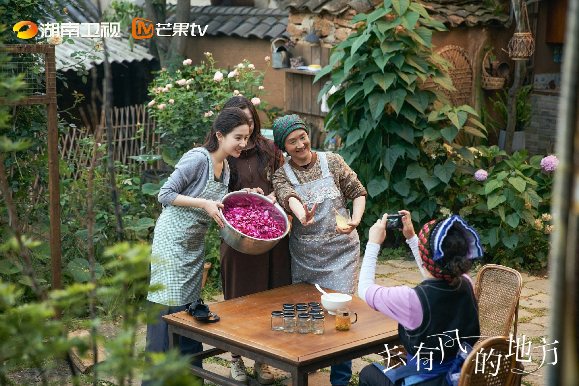 天下事主文)刘亦菲热播剧带旺大理古镇 村民向游客索「买路财」