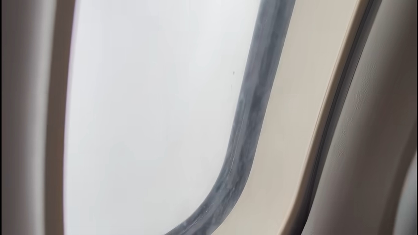 天气太恶劣尝试降落2次都失败！飞狮城班机 乘客滞留新山机场