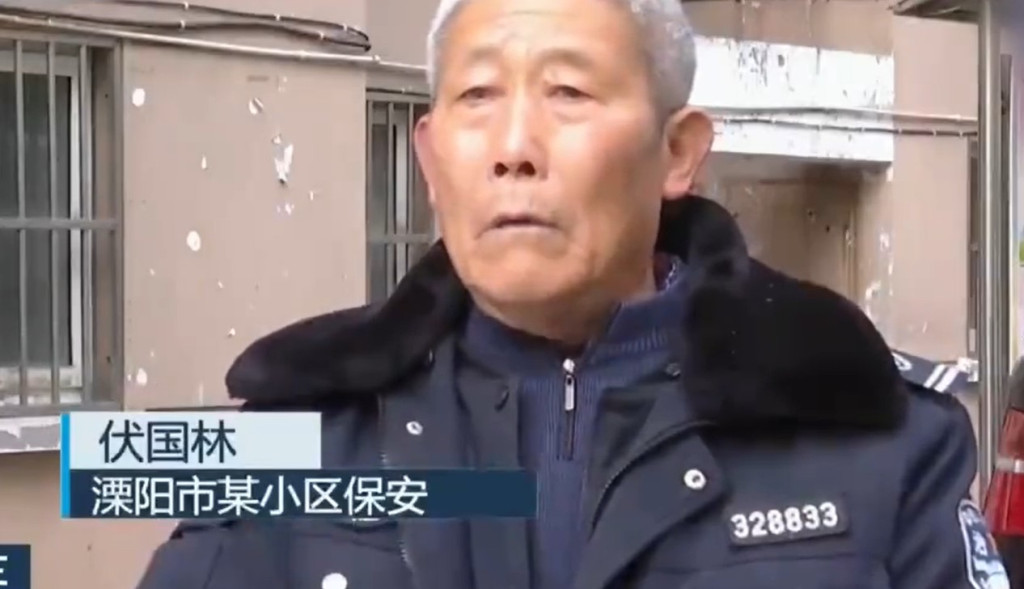 女子4楼堕下 73岁勇保安千钧一发徒手接住