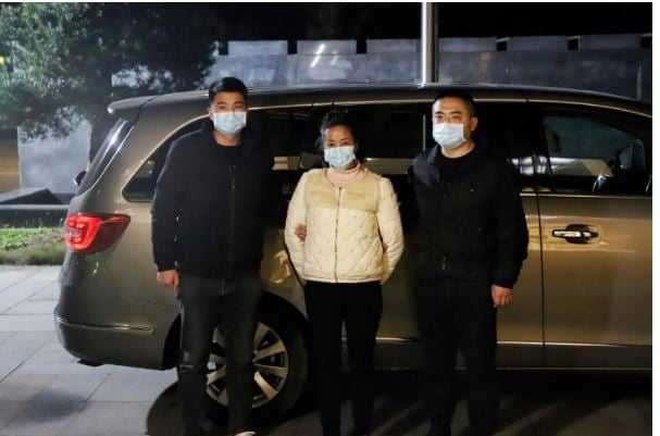 女行员盗银行逾250万 整容潜逃25年终落网