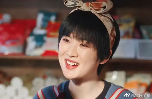 客串《去有风的地方》 姚安娜送剧组1人1手机