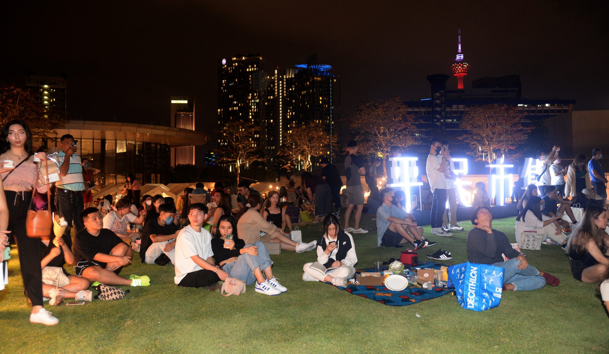 封底-大都会/画页:吉隆坡倒数跨年/15图