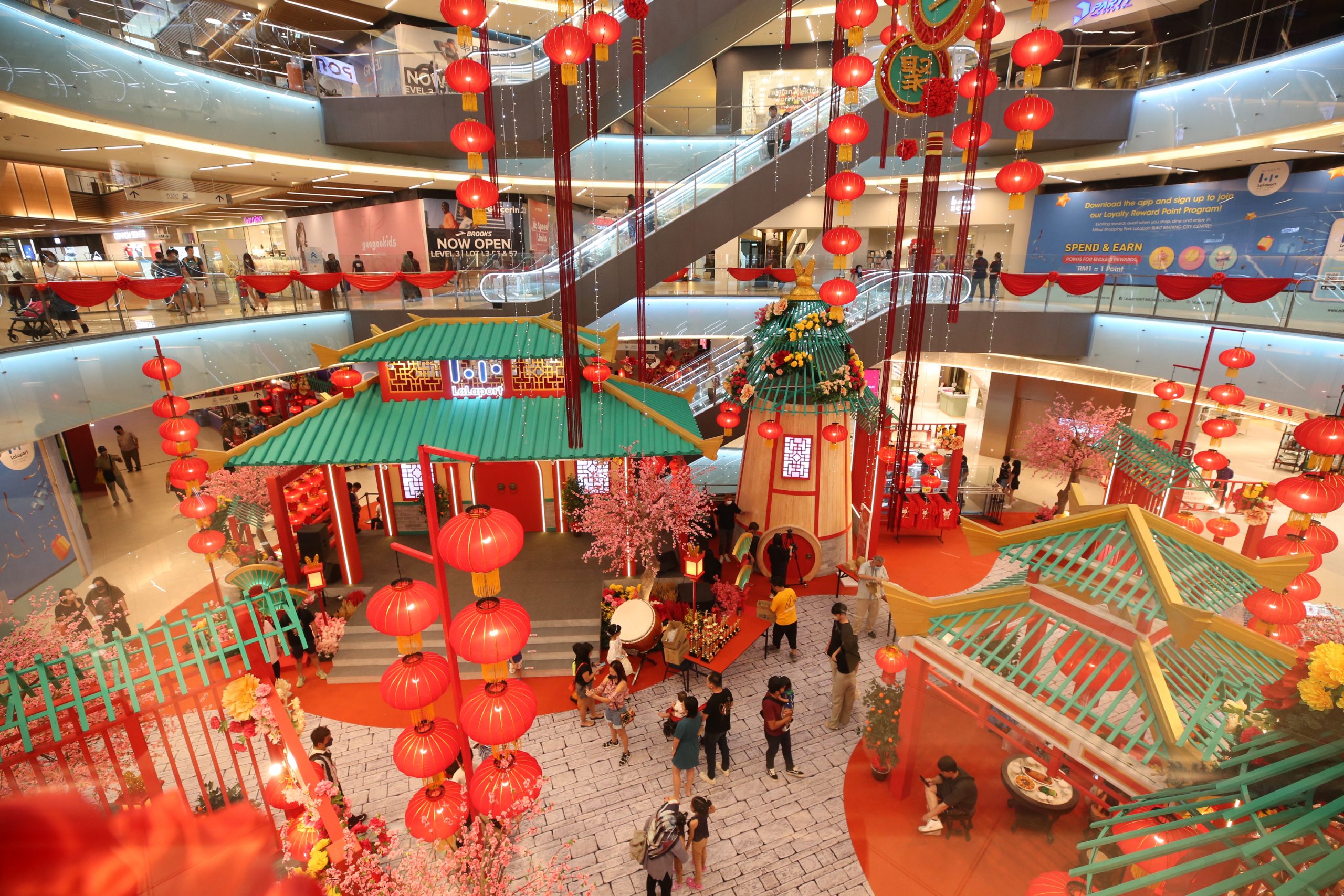 封底（大都会）商场农历新年装饰 13图