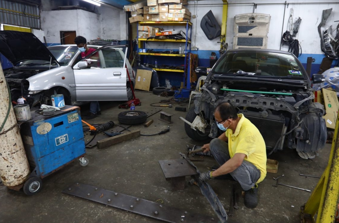 封面-大都会/电访校车料调涨课题/7图