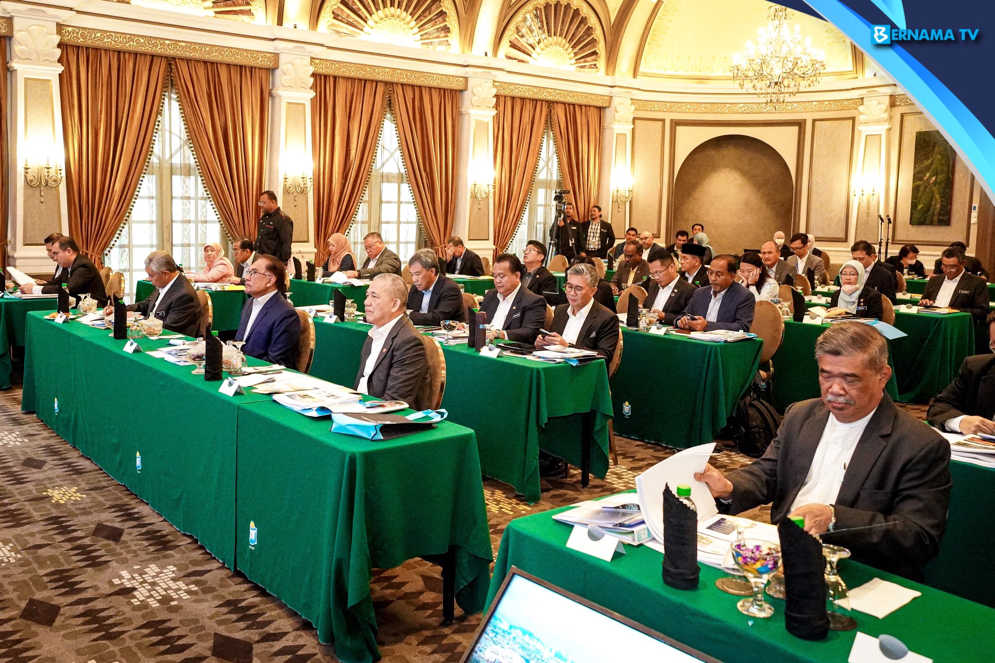 封面文∕已综合∕2023团结政府内阁成员干训营