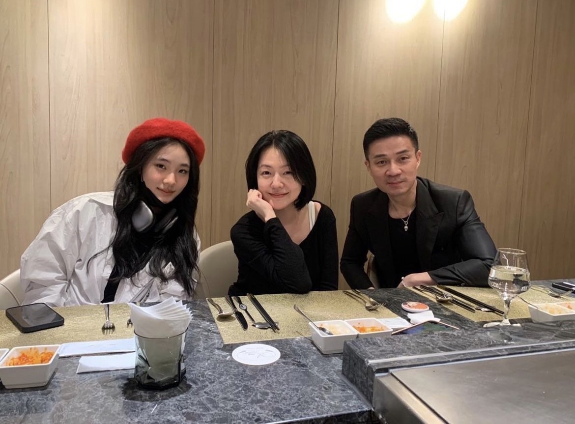  小S女儿一句“英文是母语” 遭中国网民出征：赶紧移民吧 