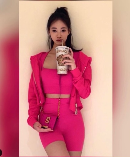  小S女儿一句“英文是母语” 遭中国网民出征：赶紧移民吧 