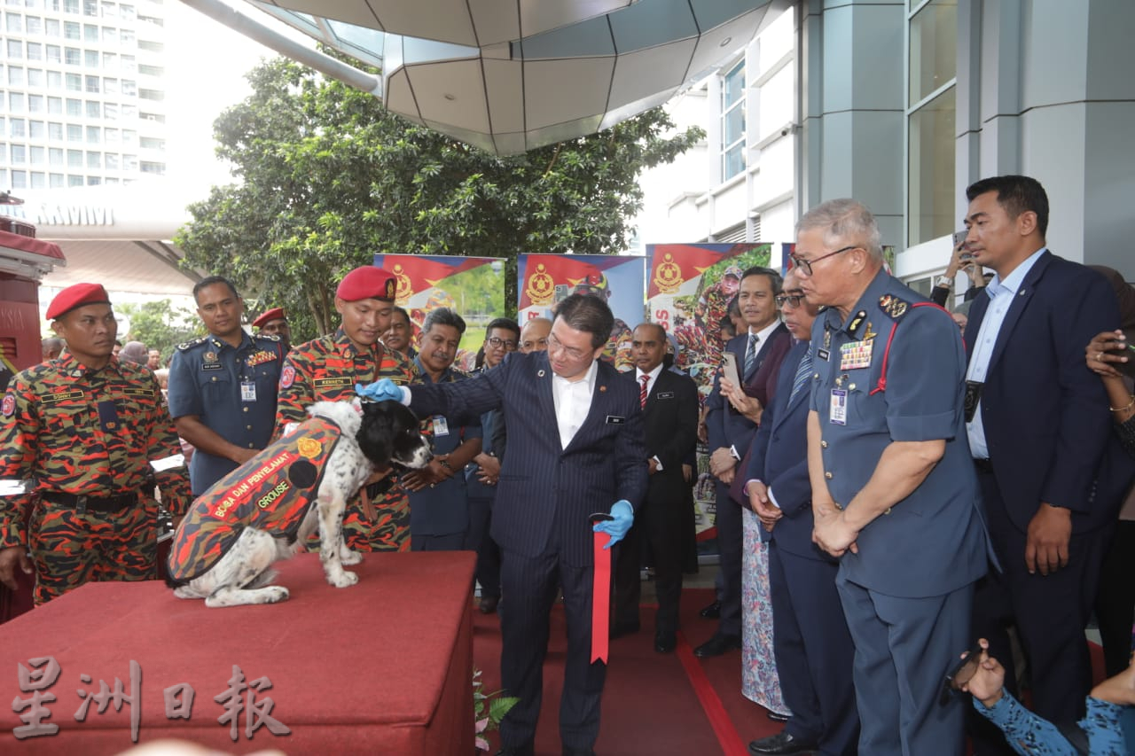峇冬加里土崩援救有功！消拯K9搜救犬获颁勋章