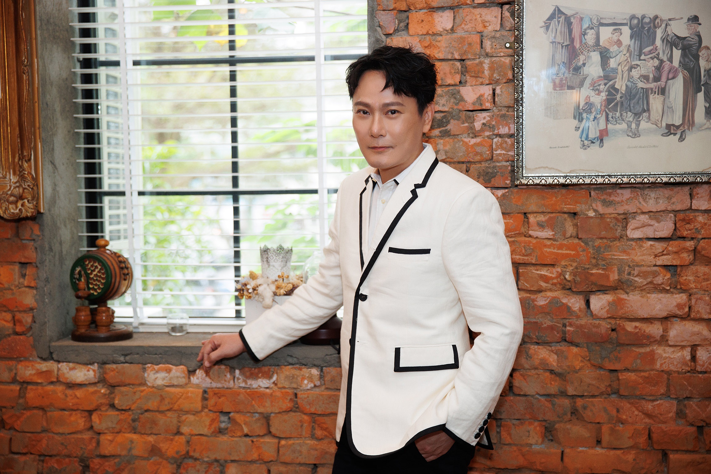 巨型钢球坠落险砸头 张信哲开唱彩排酿意外