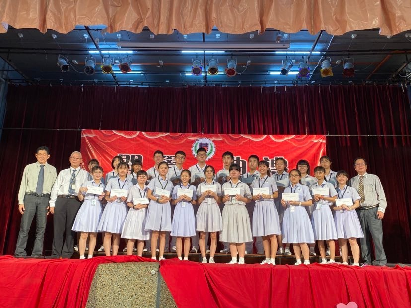 **已签发**柔:头条之一:峇株华仁中学迎264新生,全校学生达1916人