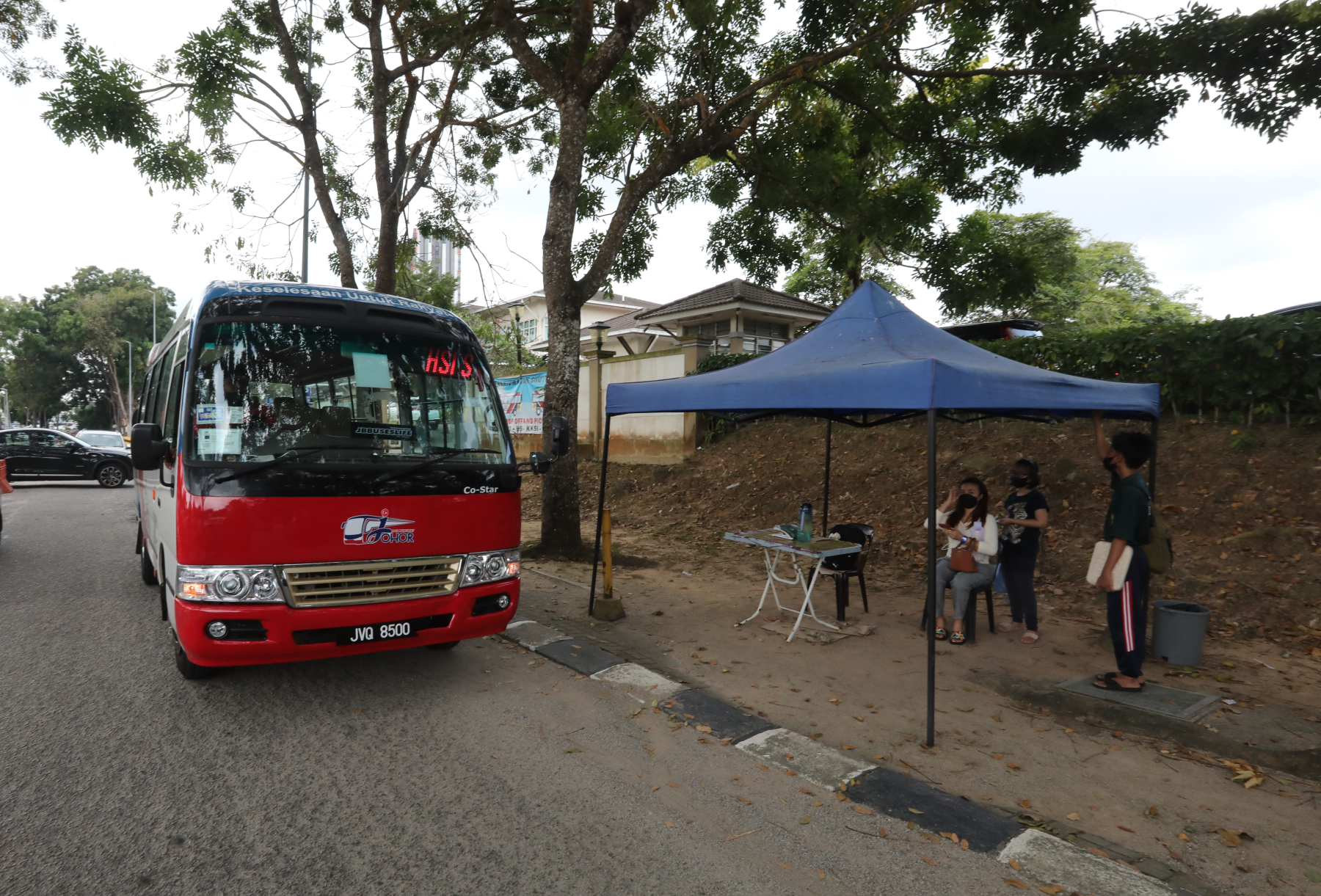 **已签发**柔:封面:【特稿】:往新山两政府医院免费巴士获赞,受访民众:望提升站点设施