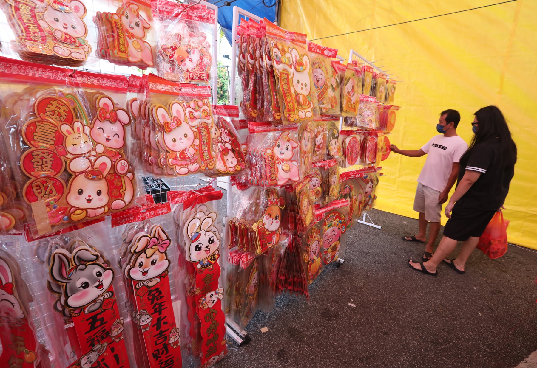 **已签发**柔:封面:【特稿】:甩开疫情阴霾添喜气,新春装饰品买气兴旺