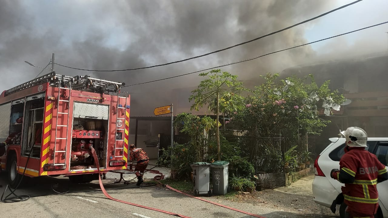 **已签发**柔：民宅传火警租户跳窗逃，幸未酿伤亡事件