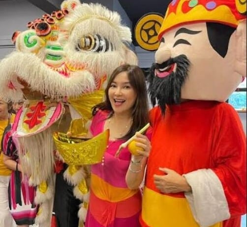 **已签发**柔:狮城二三事:陈秀丽返马访新,暂与丈夫爱女分开