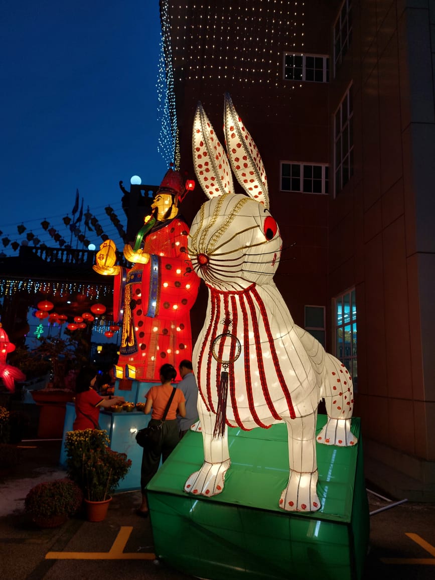 **已签发**柔：社团版头条：新春灯饰亮灯了，德教会紫銮阁欢迎参观