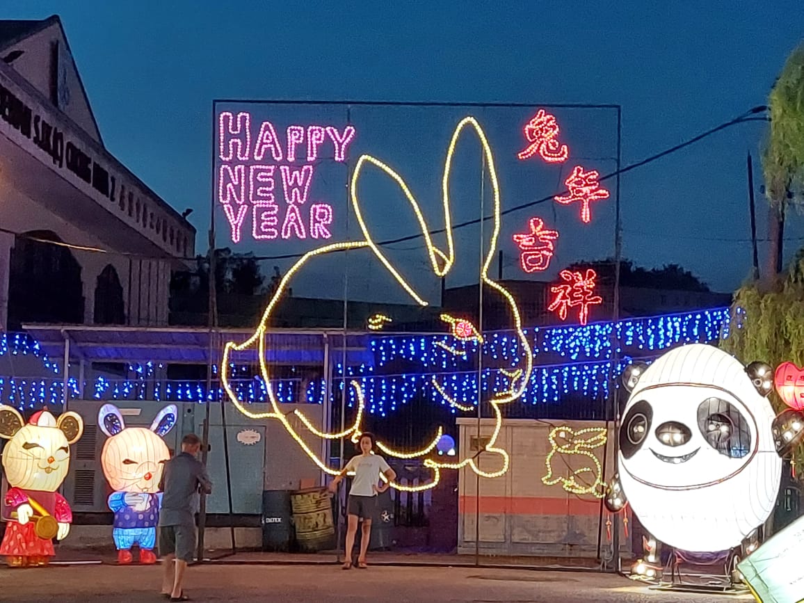 **已签发**柔：社团版头条：新春灯饰亮灯了，德教会紫銮阁欢迎参观