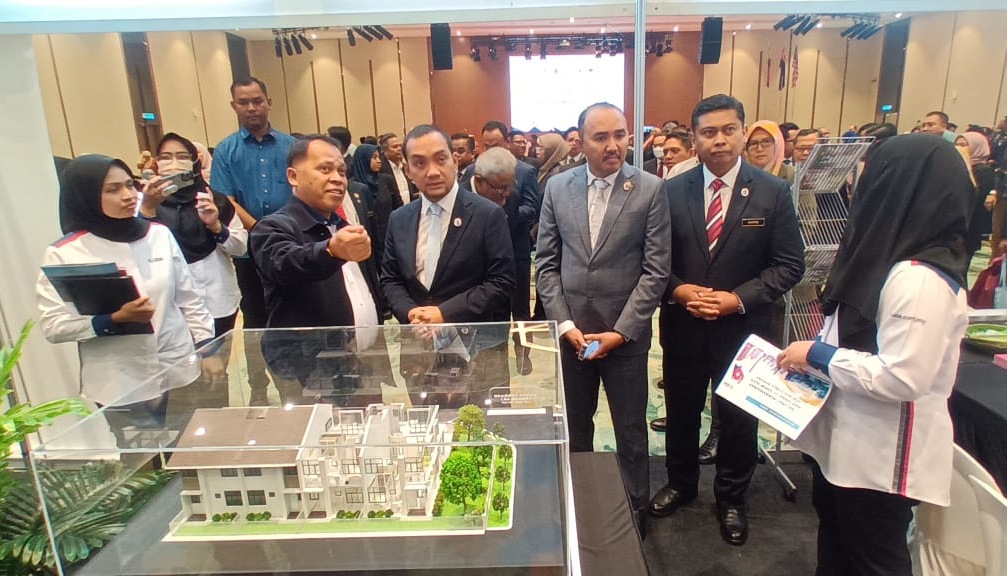 **已签发**柔:第三版头条(大臣三之一):针对2陆路关卡交通阻塞事,大臣:已请求首相解决