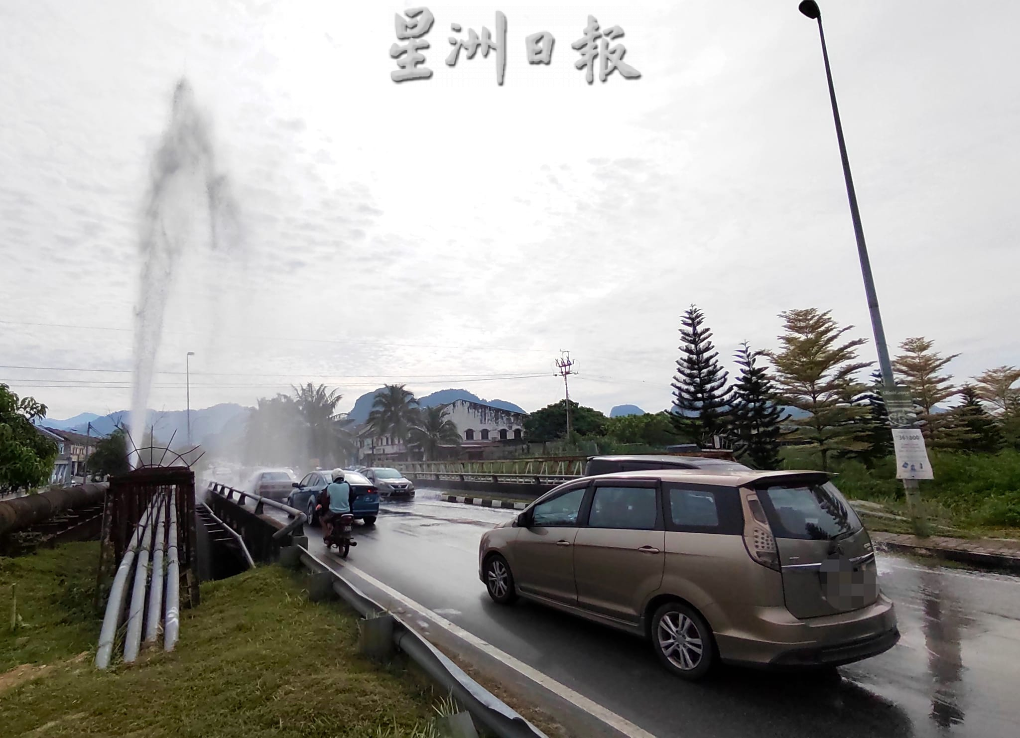 巴占大水管破裂 涌出40呎大水柱