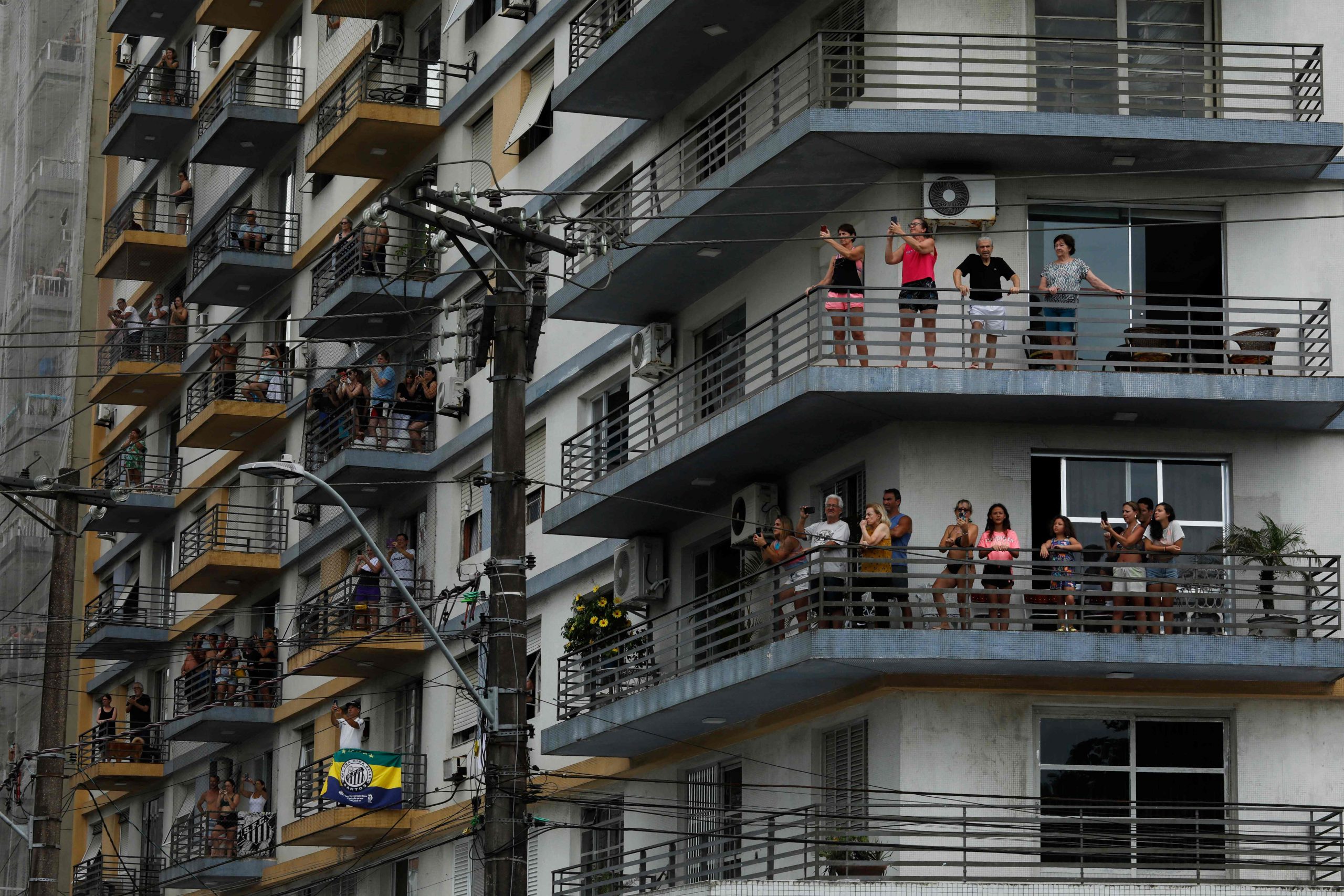 巴西球王比利将安葬 23万人排队瞻仰遗容道别