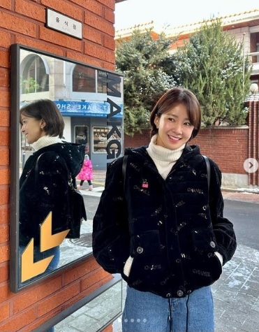 带儿子工作10小时 李施昤被网斥虐童