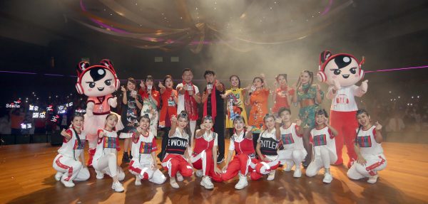 庄学忠迎本命年自侃人老心不老 苏盈之晋荣变脸赢喝釆