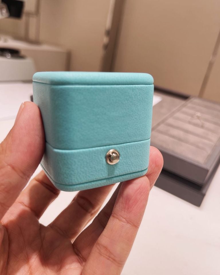 庄靖毅单膝跪地求婚 凯心爆哭喊“我终于嫁啦”