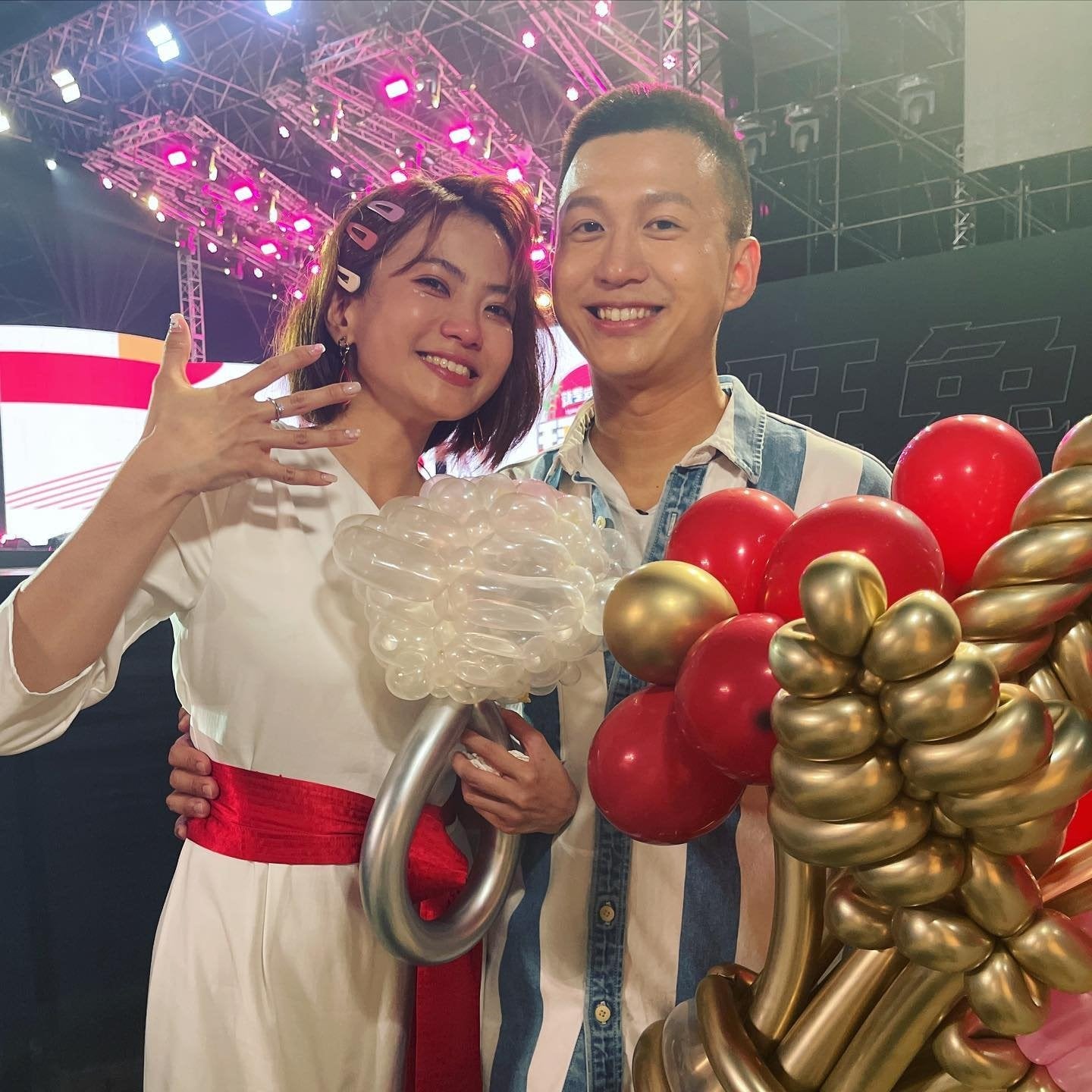 庄靖毅单膝跪地求婚 凯心爆哭喊“我终于嫁啦”