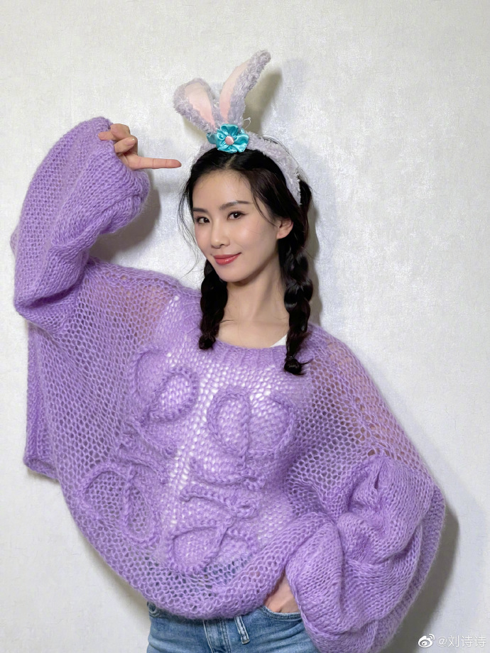 开滤镜装兔耳卖萌拜年  网惊问：是刘诗诗?