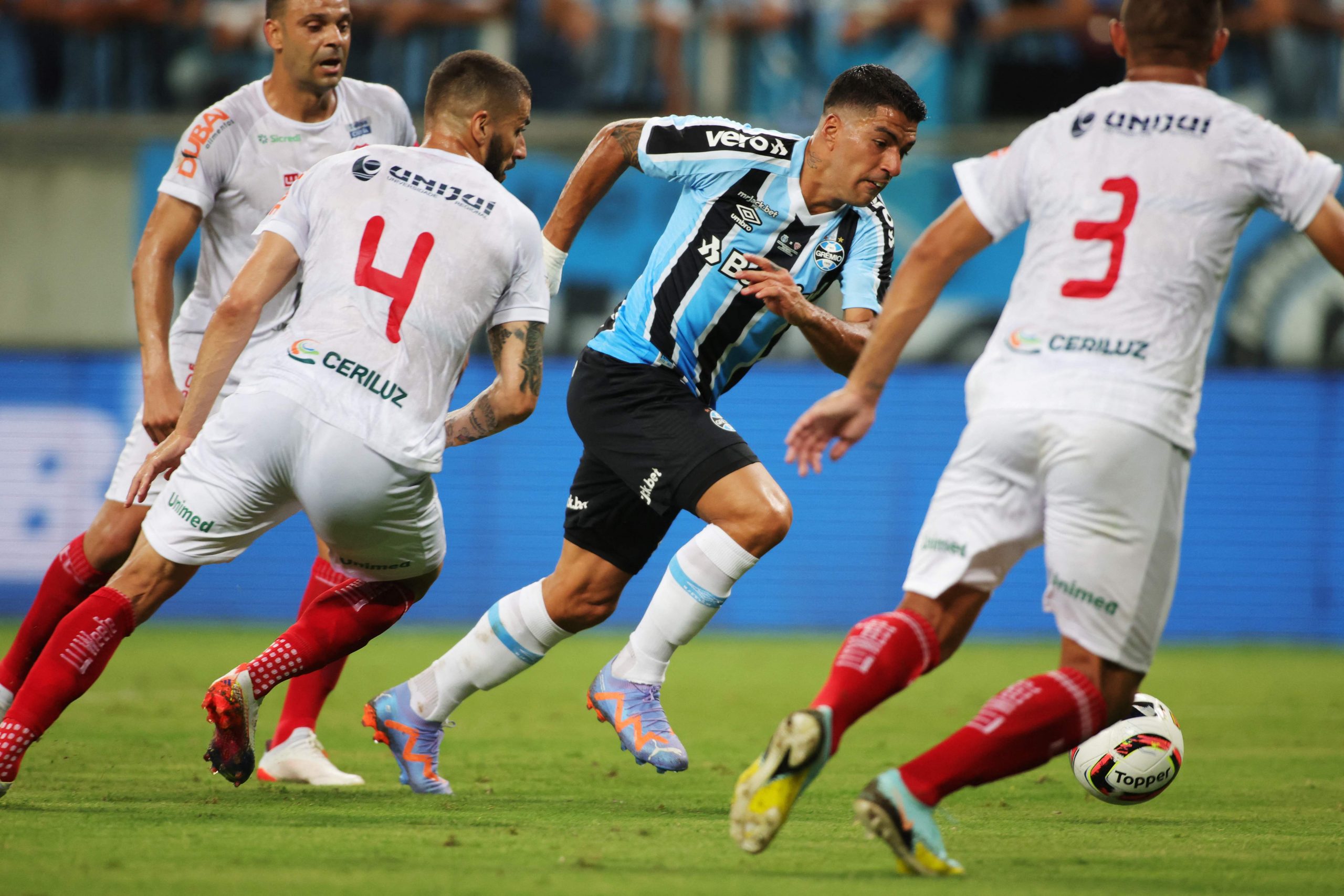 开赛34分钟就上演帽子戏法 (苏牙)巴乙首秀征服全场