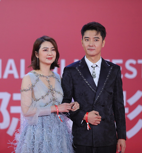 张丹峰洪欣合体高调撒狗粮   主持人赞模范夫妻网狂吐槽