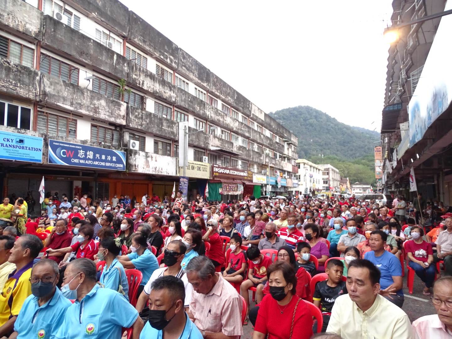 张哲敏:金宝国会议员服务中心 迁巴刹对面店铺