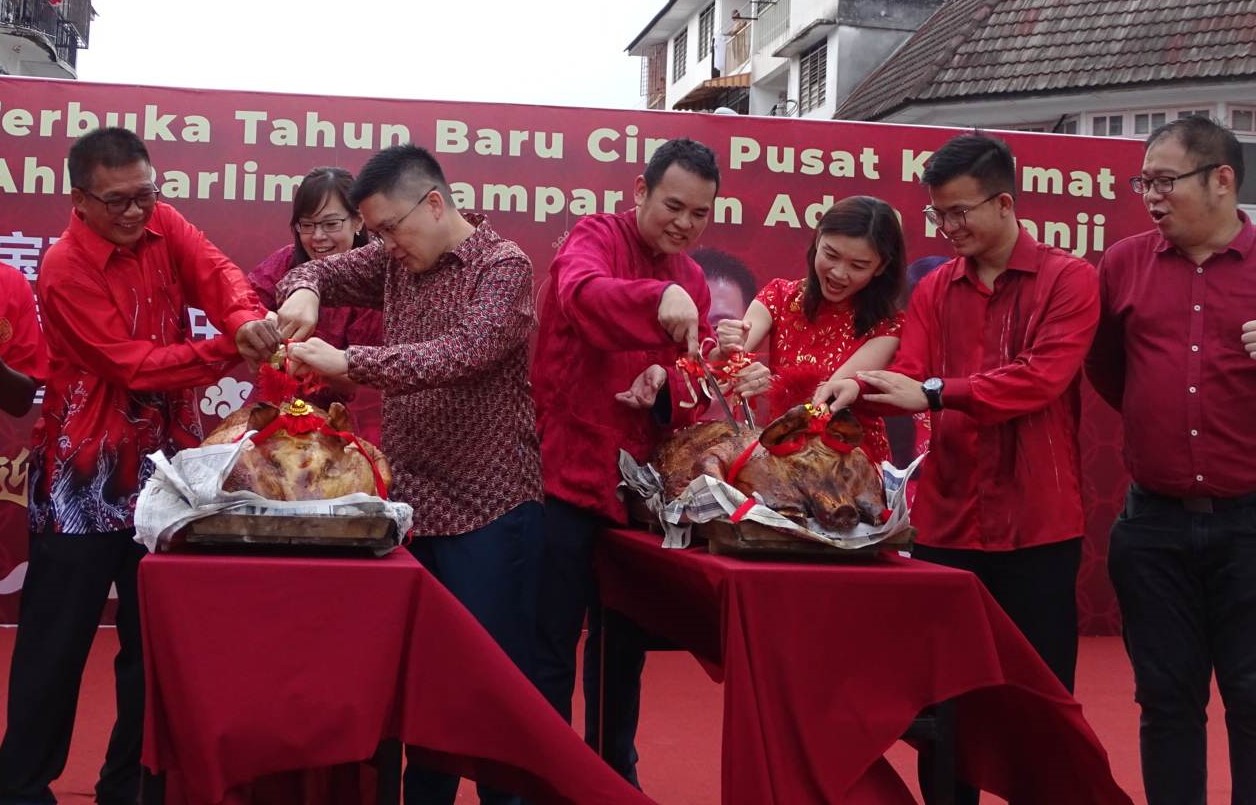 张哲敏:金宝国会议员服务中心 迁巴刹对面店铺