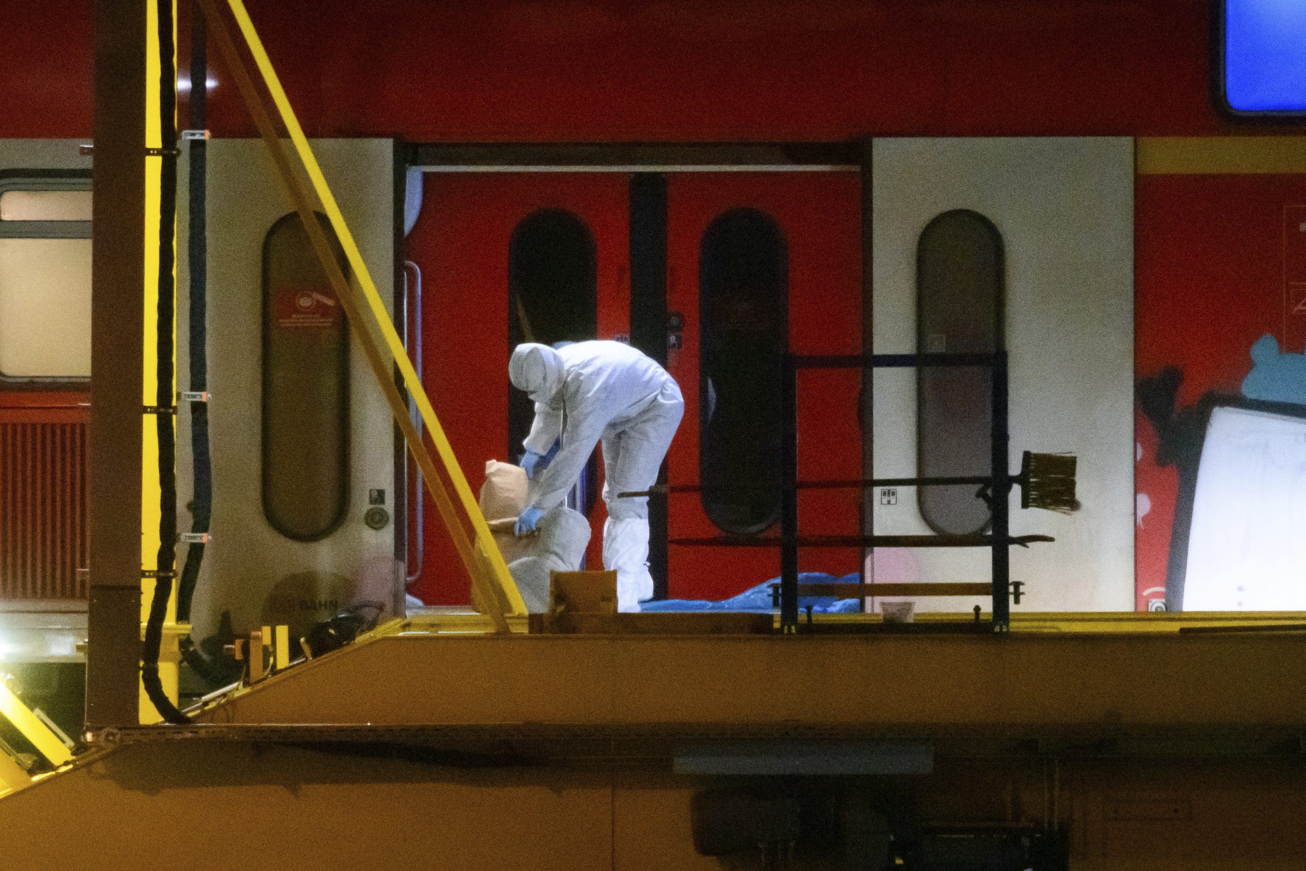 德国北部列车上发生持刀袭击事件 2人死亡5伤