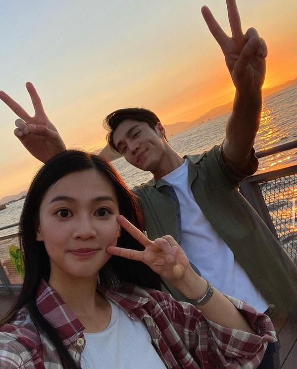 情侣装出席婚礼 郭柏妍丁子朗疑假戏真做