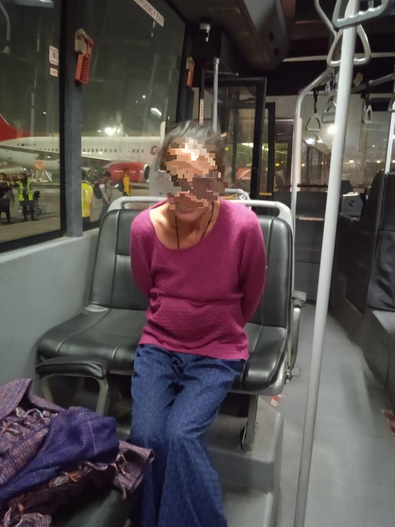 意大利女子要求转换舱被拒 半裸大闹印度航班