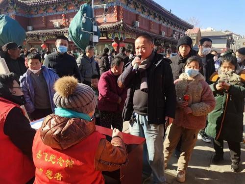 拚图两图)河南安阳岳飞庙背《满江红》免票 今年春节游客比往年翻倍