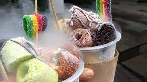 拚图)印尼儿童吃液氮零食致胃部烧伤 政府促家长提高警惕